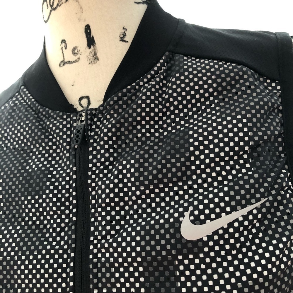 NWOT Nike Women’s Aeroloft Reflective Flash Vest - Picture 8 of 12